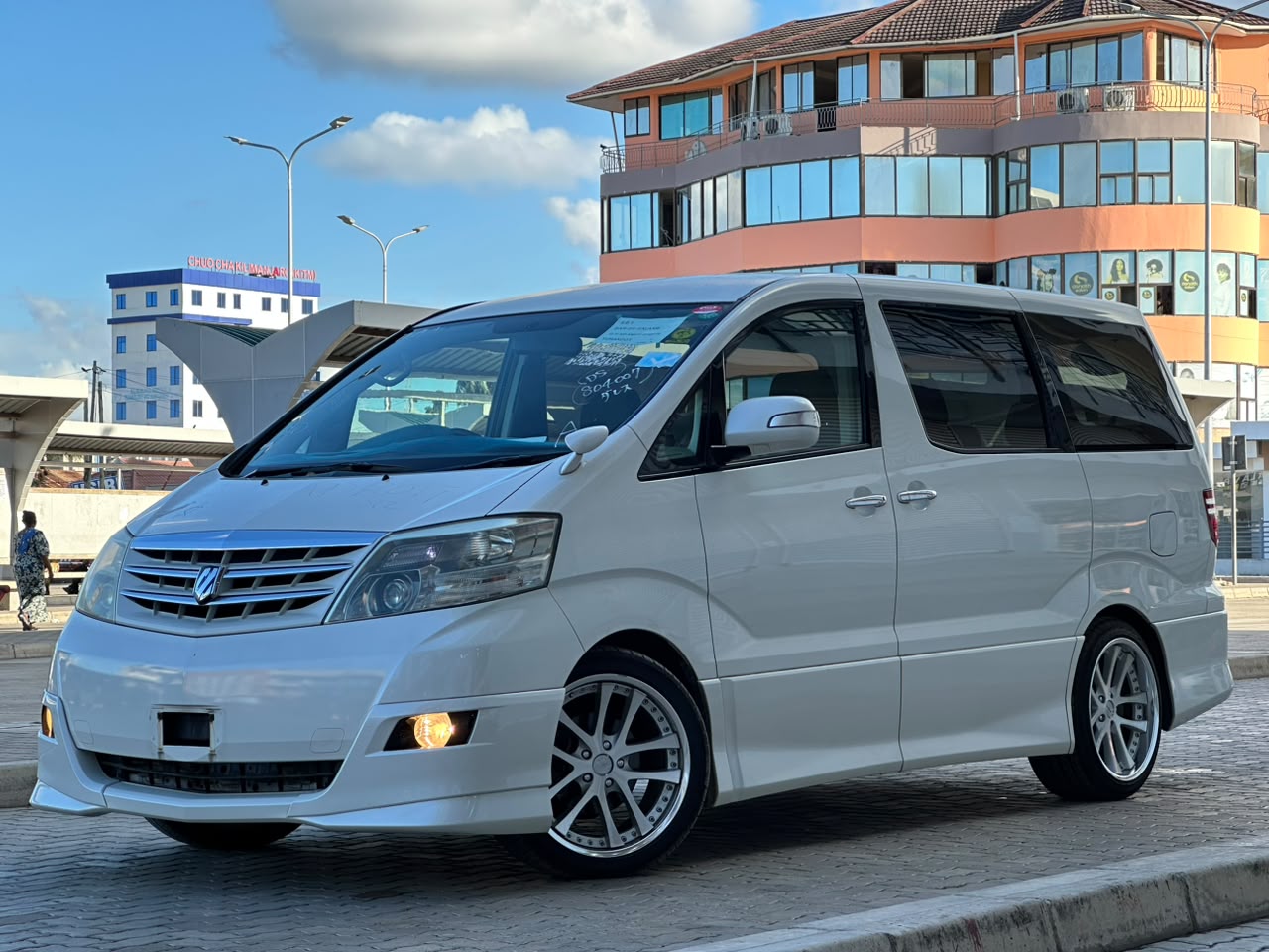 TOYOTA ALPHARD thumbnail 2